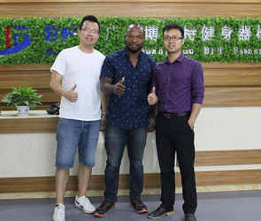 莫桑比克客户来中国广州羞羞视频网站在线观看进口健身器材